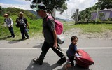 [ẢNH] Người di cư Honduras chạy trốn đói nghèo, ầm ầm đổ về biên giới Mỹ